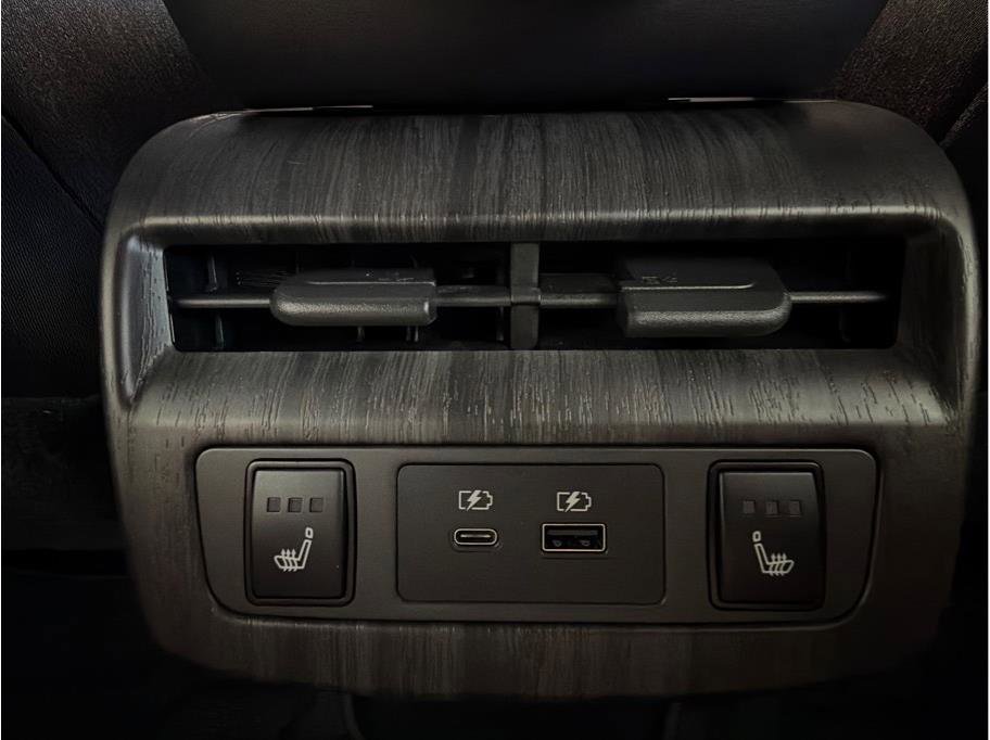 Used 2023 Nissan Ariya FWD image 27