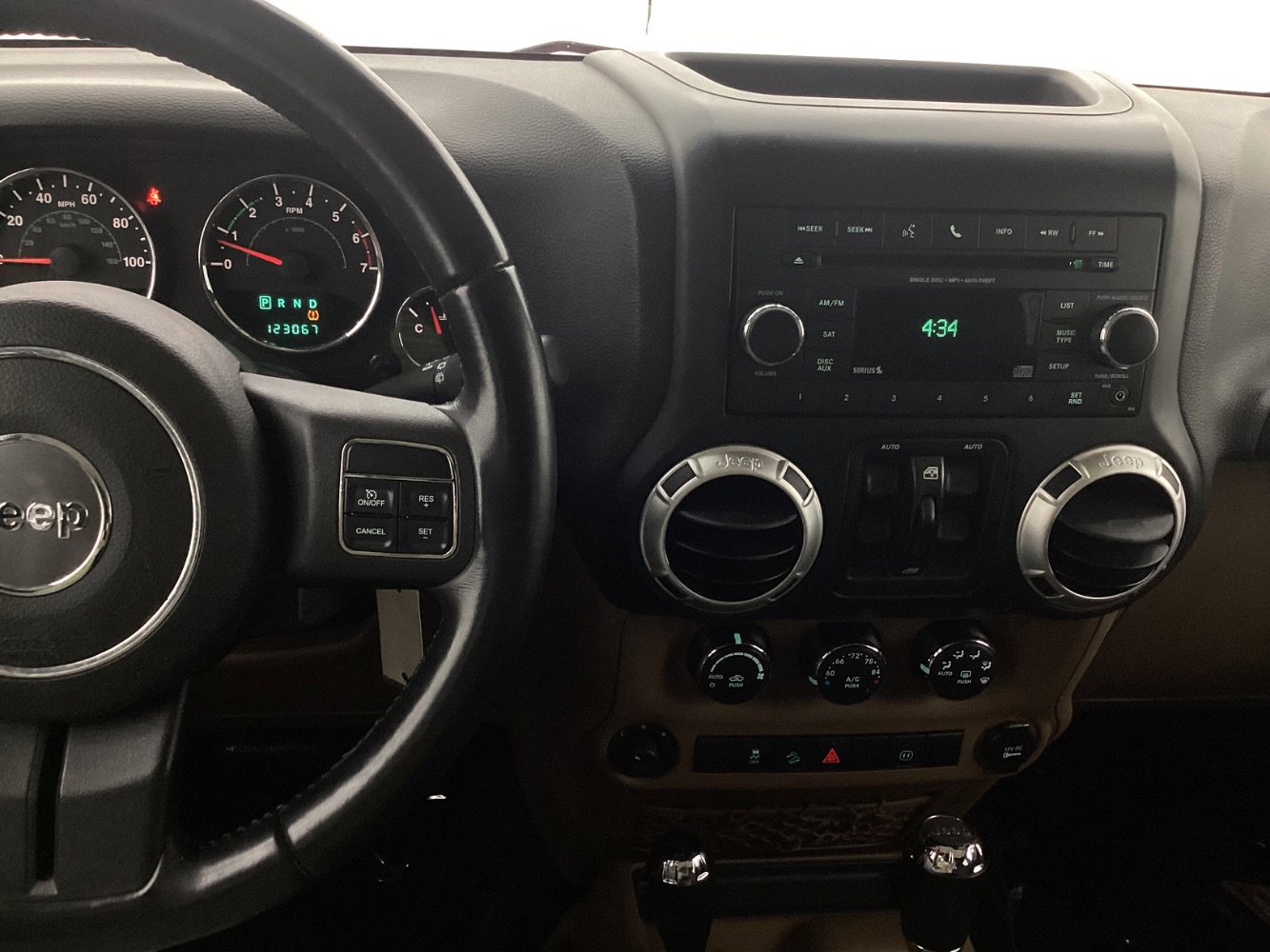 Used 2011 Jeep Wrangler Unlimited Sahara image 32