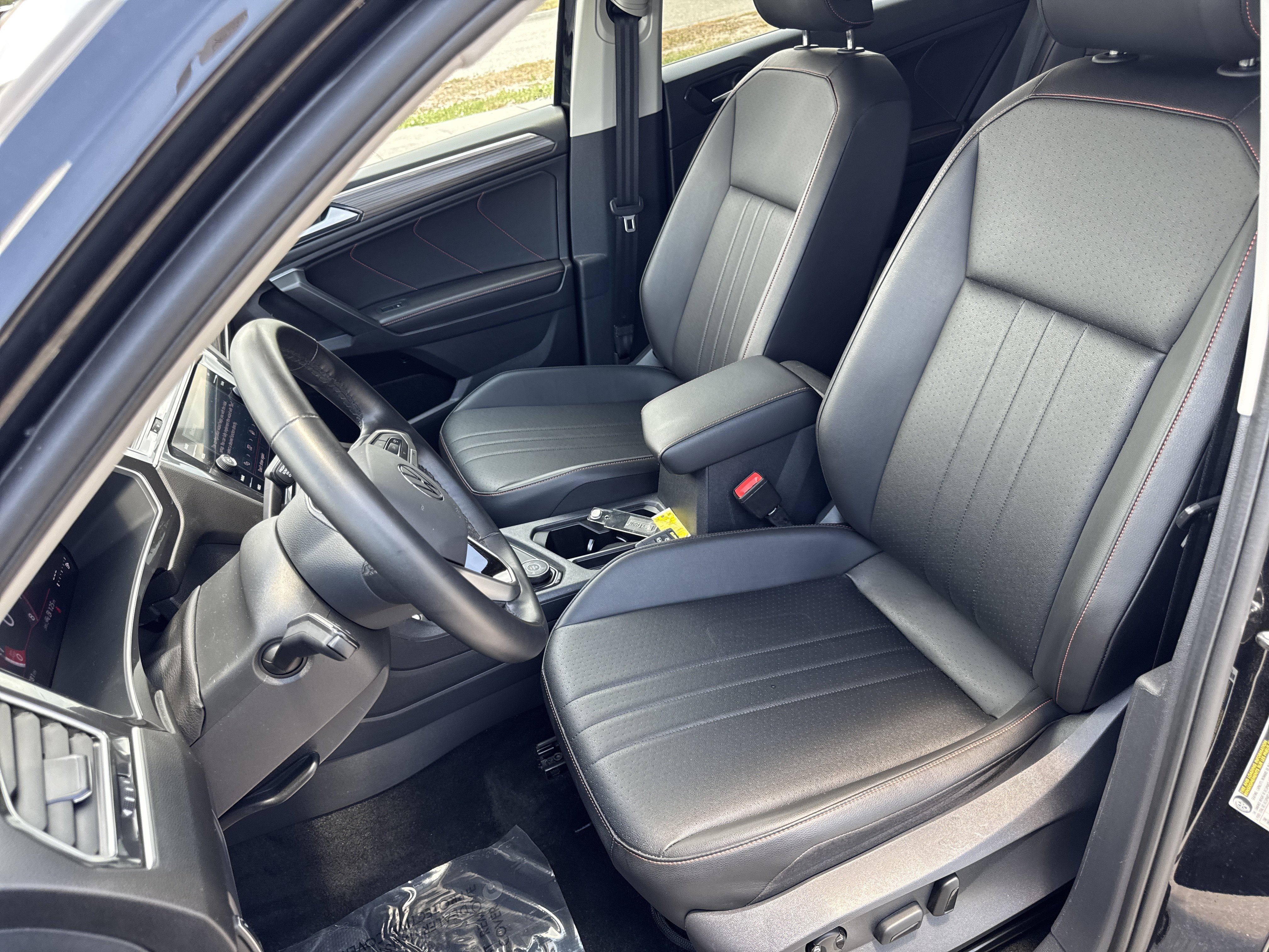 Certified 2024 Volkswagen Tiguan Wolfsburg Edition AWD/4WD image 21