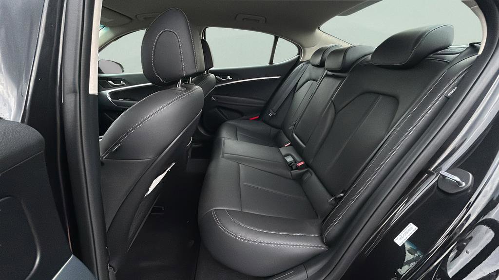 Used 2025 Genesis G70 2.5T image 14