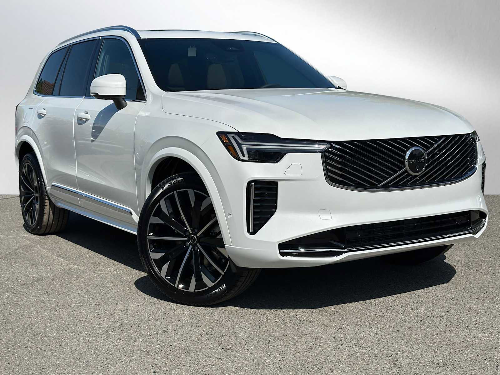 New 2025 Volvo XC90 B6 Plus w/ Protection Package Premier