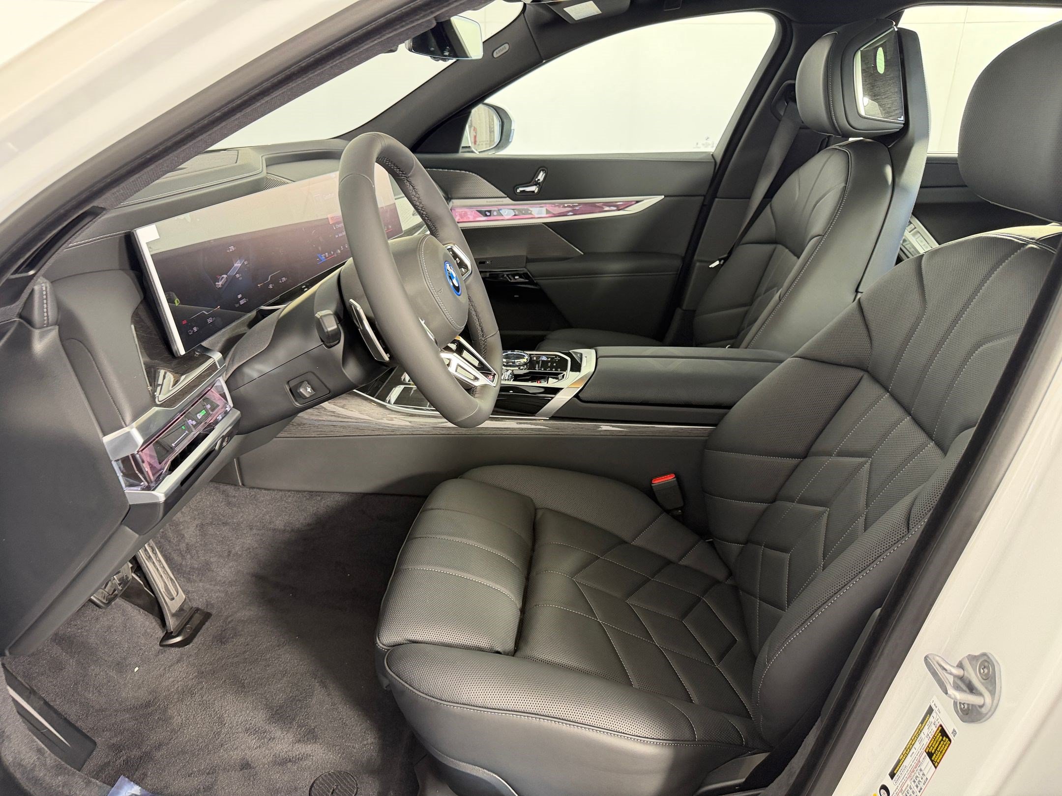 Used 2026 BMW i7 xDrive60 AWD/4WD image 5