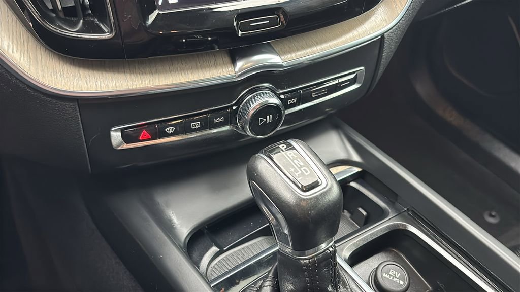 Used 2021 Volvo XC60 T5 Inscription w/ Climate Package image 22