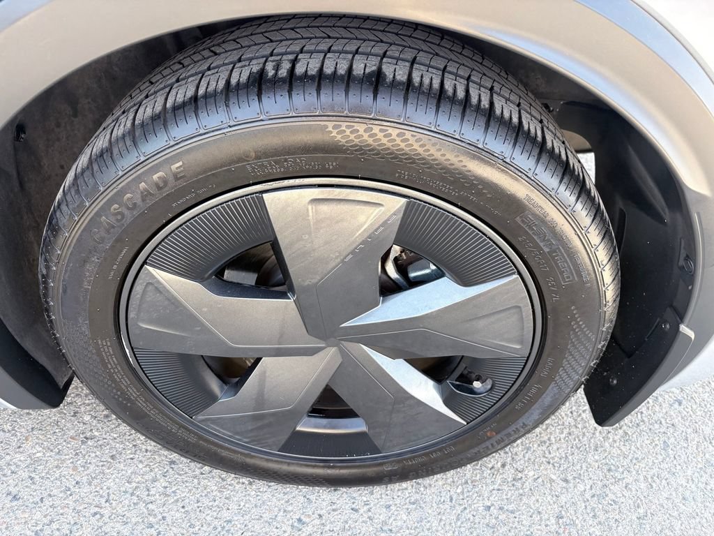 Used 2024 Toyota Prius LE FWD image 24