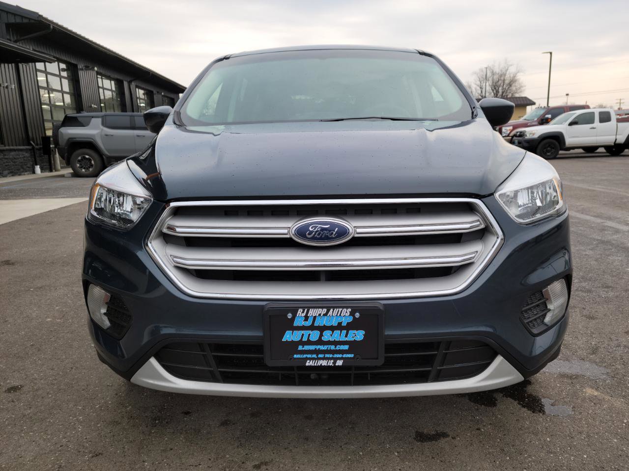 Used 2019 Ford Escape SE image 2