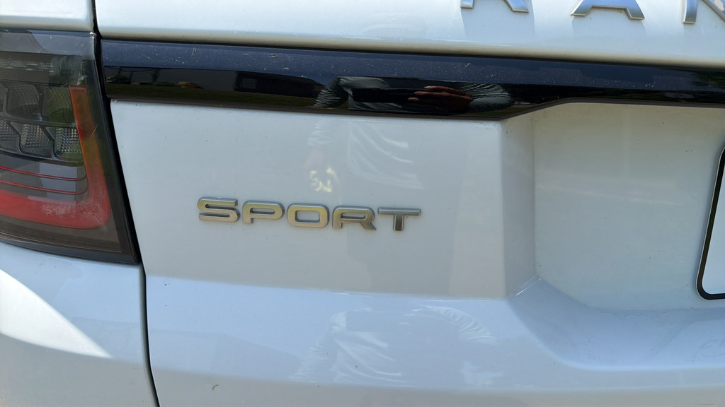 Used 2018 Land Rover Range Rover Sport SE AWD/4WD image 32