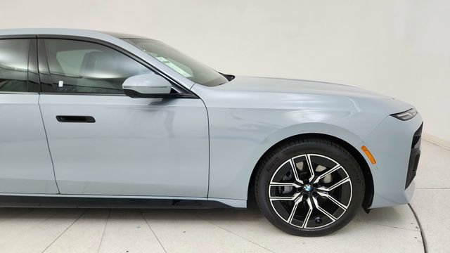 Used 2025 BMW 740i xDrive w/ Premium Package image 7