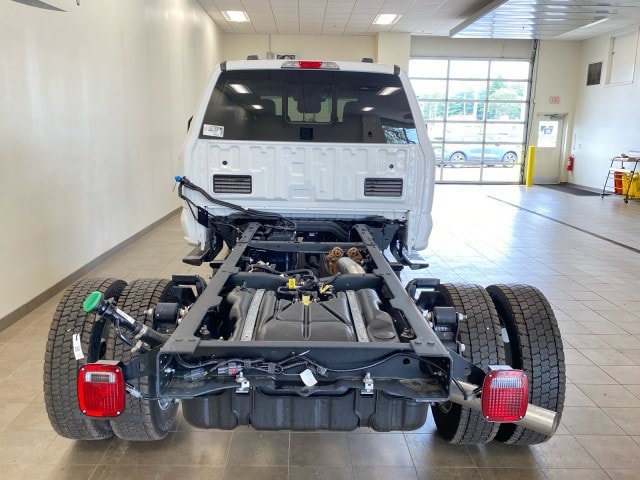 New 2025 Ford F550 4x4 Crew Cab image 13