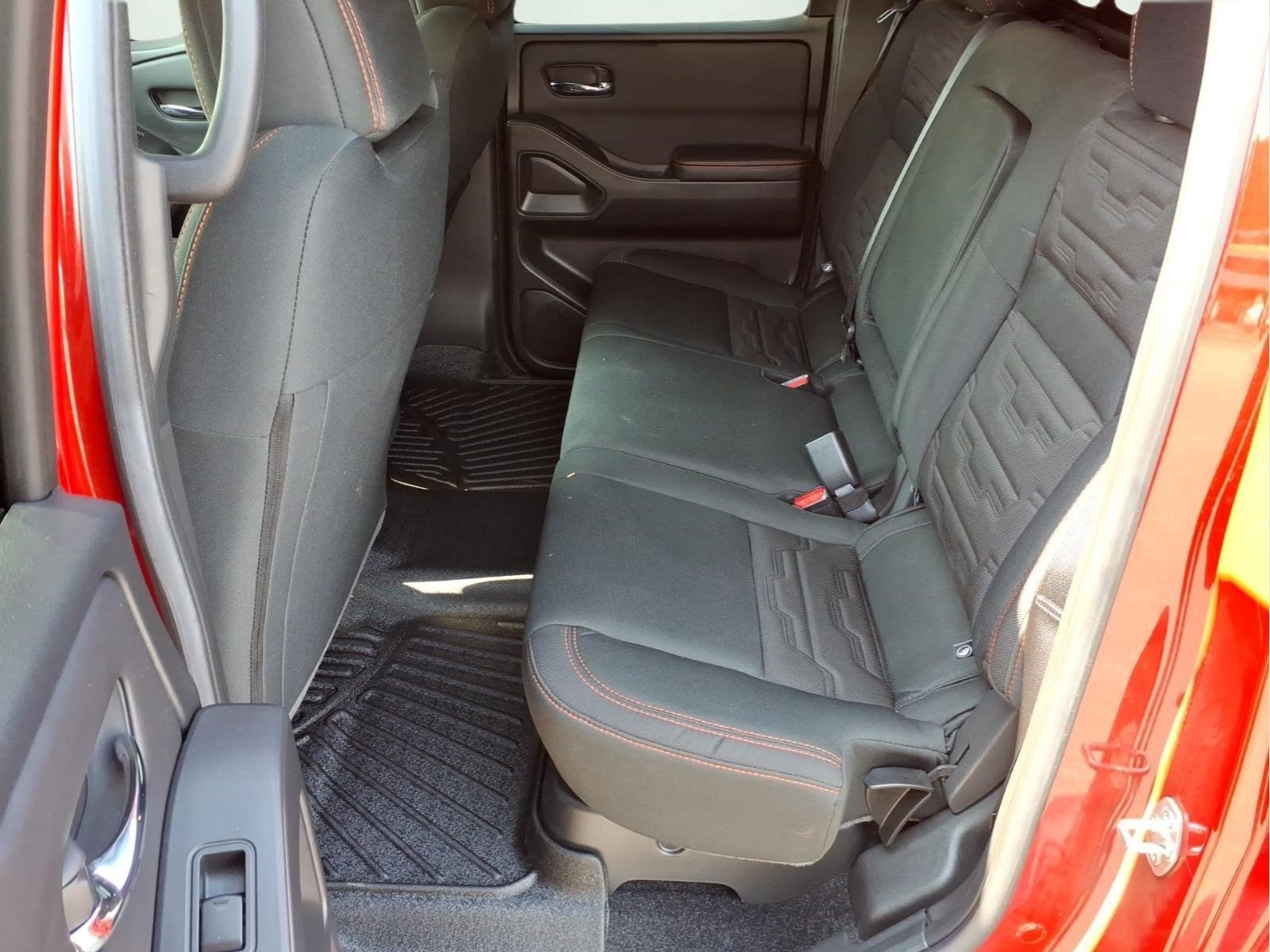 Used 2025 Nissan Frontier PRO-4X w/ Tow Package AWD/4WD image 9