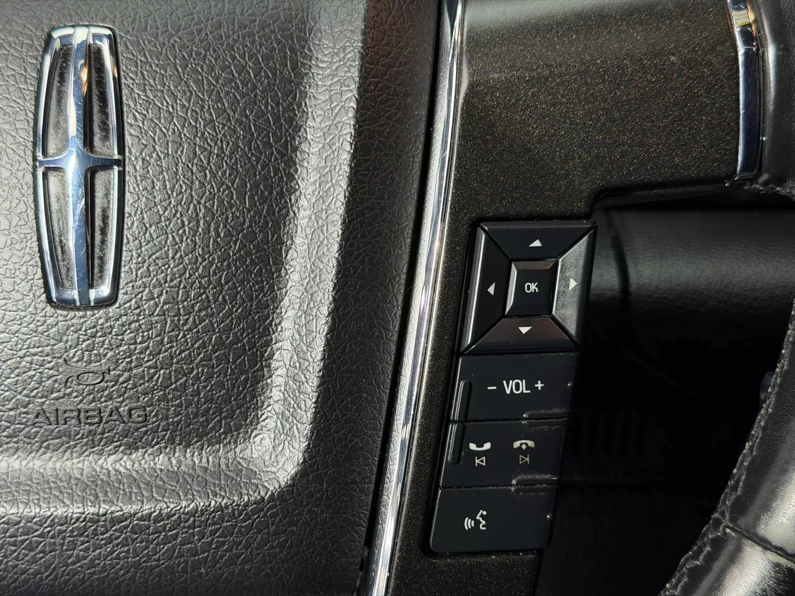 Used 2017 Lincoln Navigator L Select RWD image 35