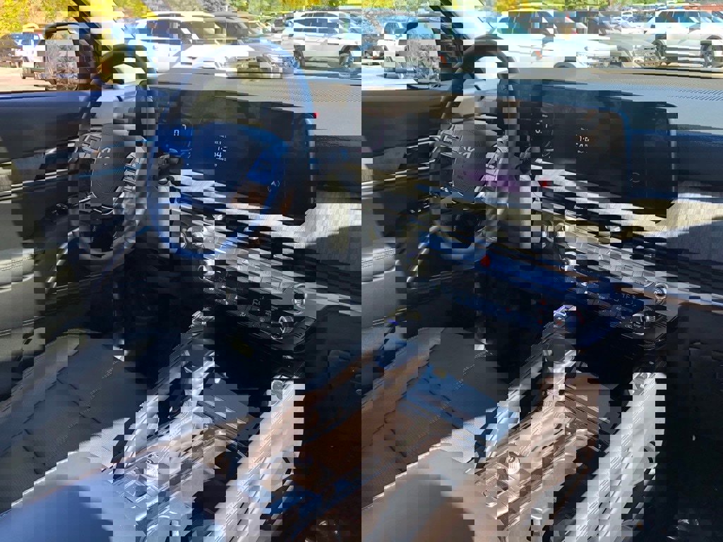 Used 2024 Kia Telluride EX w/ EX Captain's Chair Package image 18