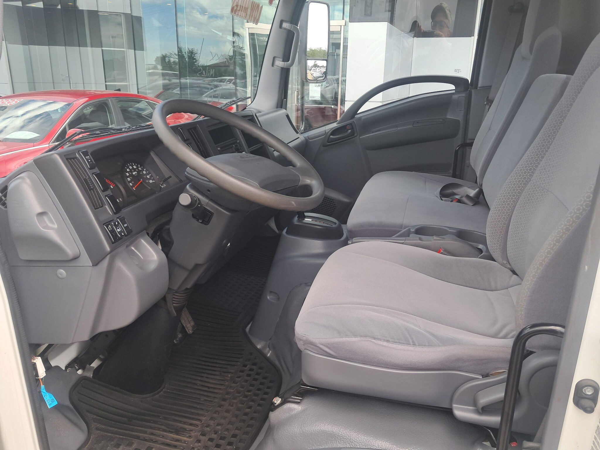 Used 2019 Isuzu NPR RWD image 4