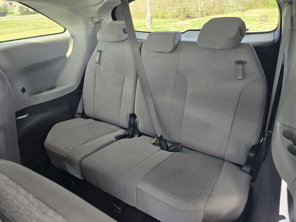 Used 2024 Toyota Sienna LE image 10