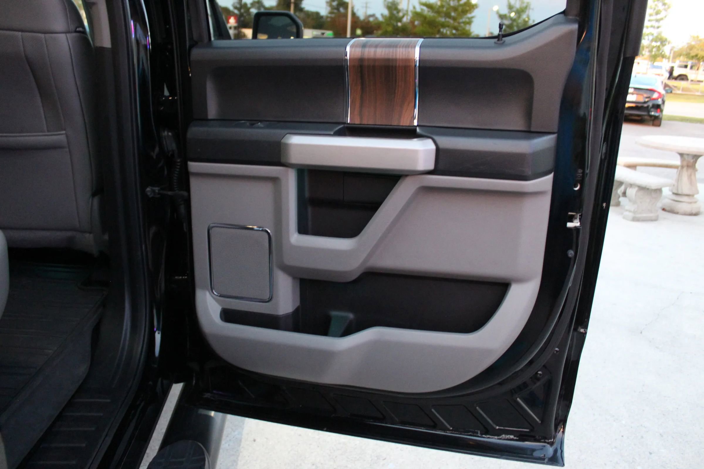 Used 2017 Ford F150 Lariat image 25