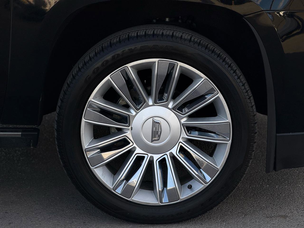 Used 2017 Cadillac Escalade Platinum RWD image 10