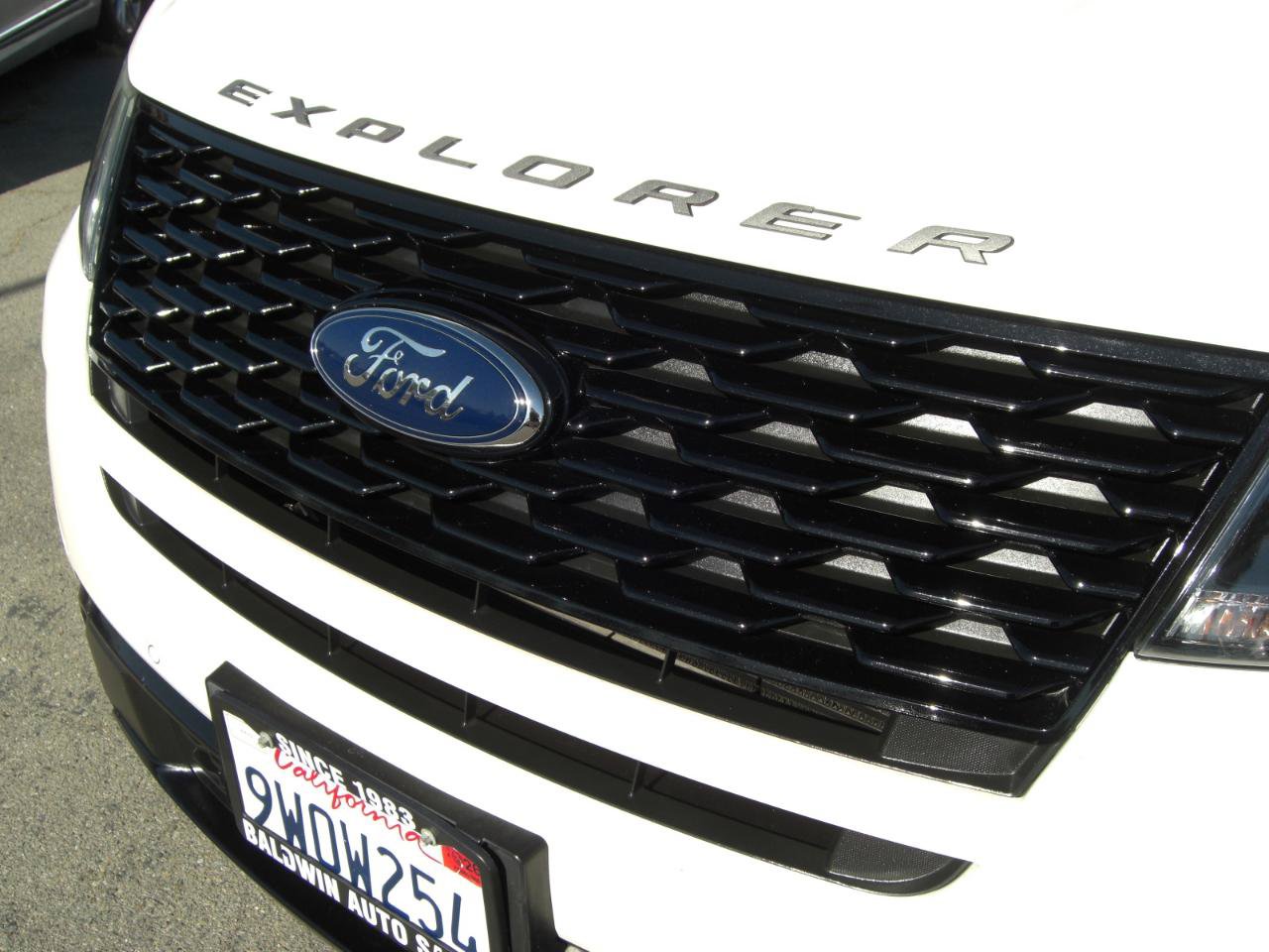 Used 2018 Ford Explorer Sport AWD/4WD image 4