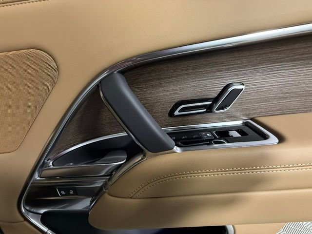 New 2025 Land Rover Range Rover SE image 29