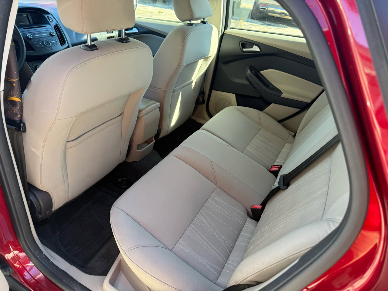 Used 2015 Ford Focus SE image 6