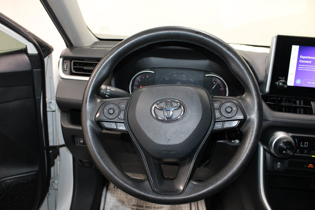 Used 2023 Toyota RAV4 XLE FWD image 32