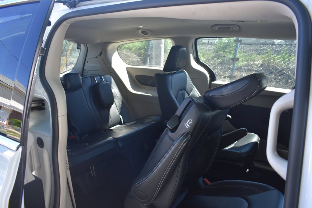 Used 2024 Chrysler Pacifica Limited FWD image 26