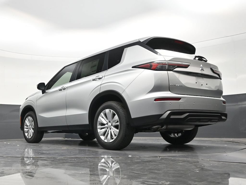 New 2026 Mitsubishi Outlander ES FWD image 21