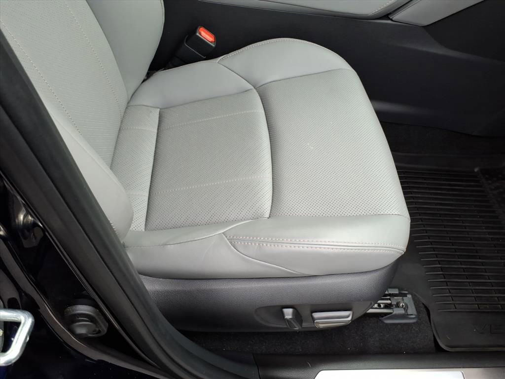 Used 2023 Toyota Venza Limited image 18