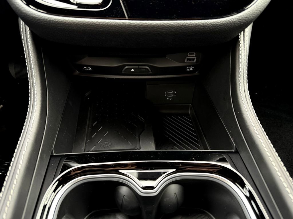 New 2026 Chrysler Pacifica Limited w/ Uconnect Theater Family Group image 27