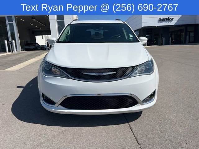 Used 2020 Chrysler Pacifica Touring-L w/ Tire & Wheel Group image 2
