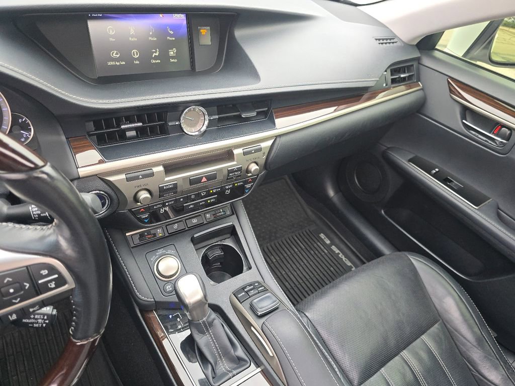 Used 2017 Lexus ES 300h image 29