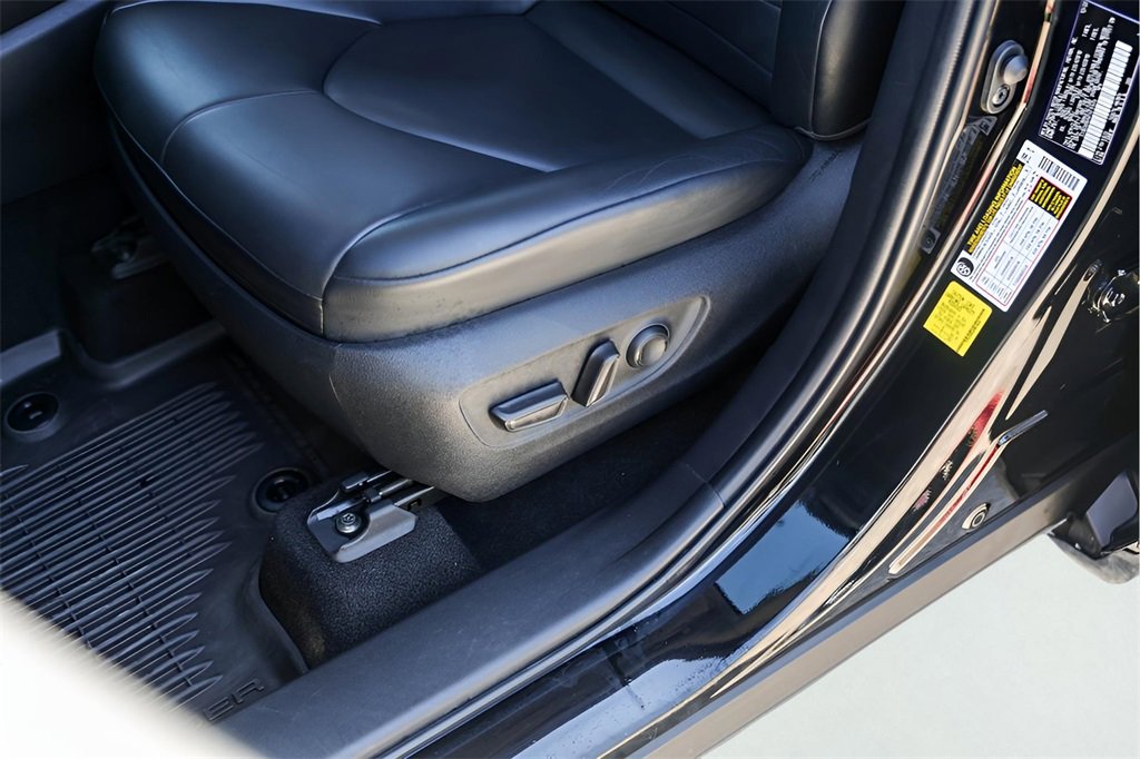 Used 2023 Toyota Highlander XLE image 11