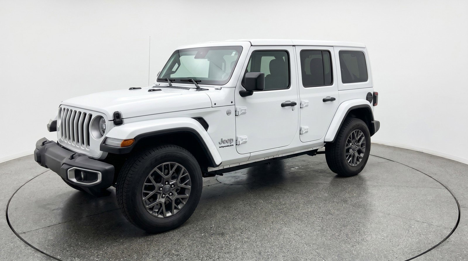 Used 2025 Jeep Wrangler Sahara image 3