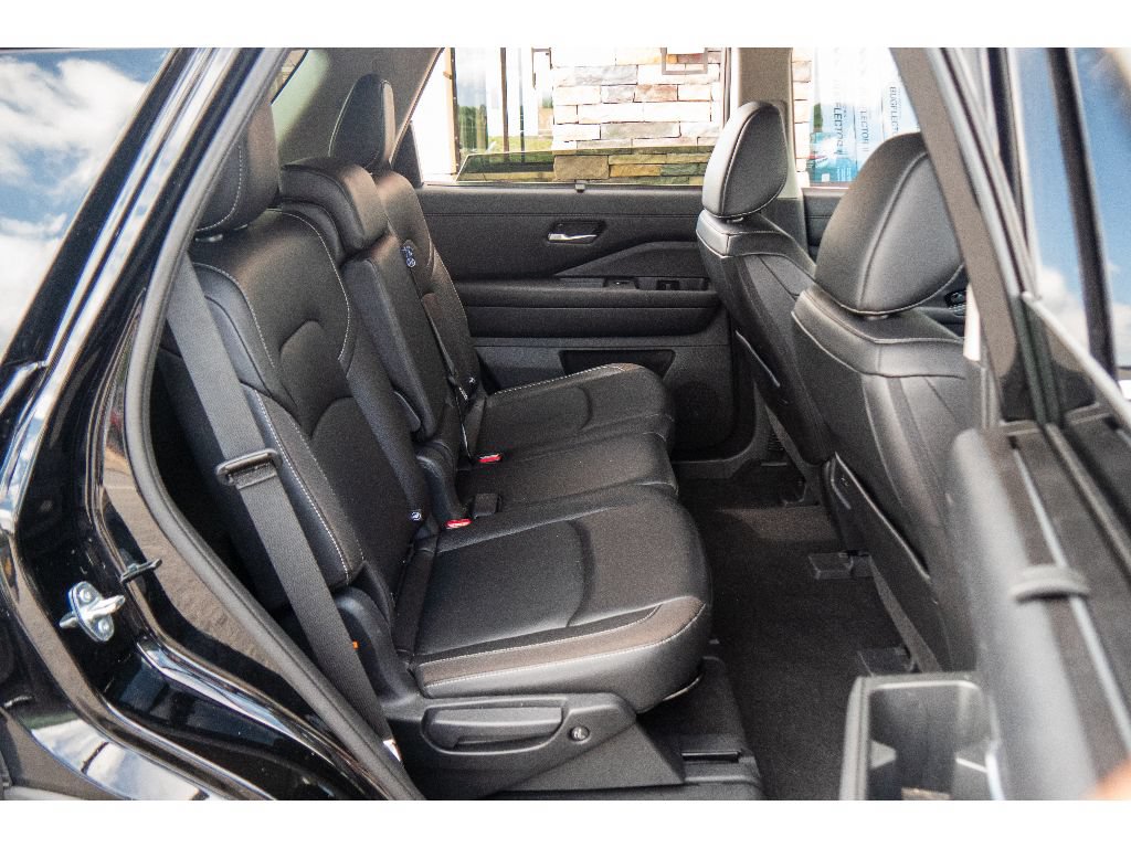 Used 2023 Nissan Pathfinder SL AWD/4WD image 20