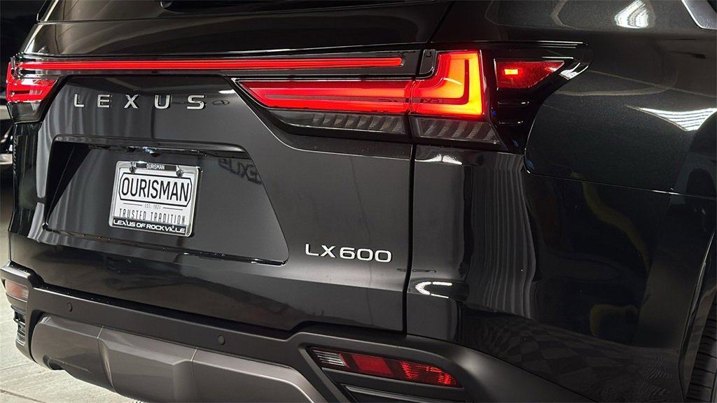 New 2025 Lexus LX 600 4WD w/ Luxury Package image 8