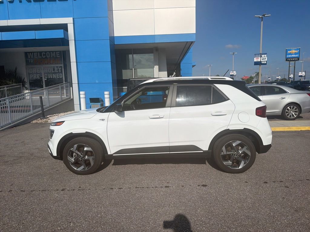 Used 2025 Hyundai Venue Limited FWD image 7