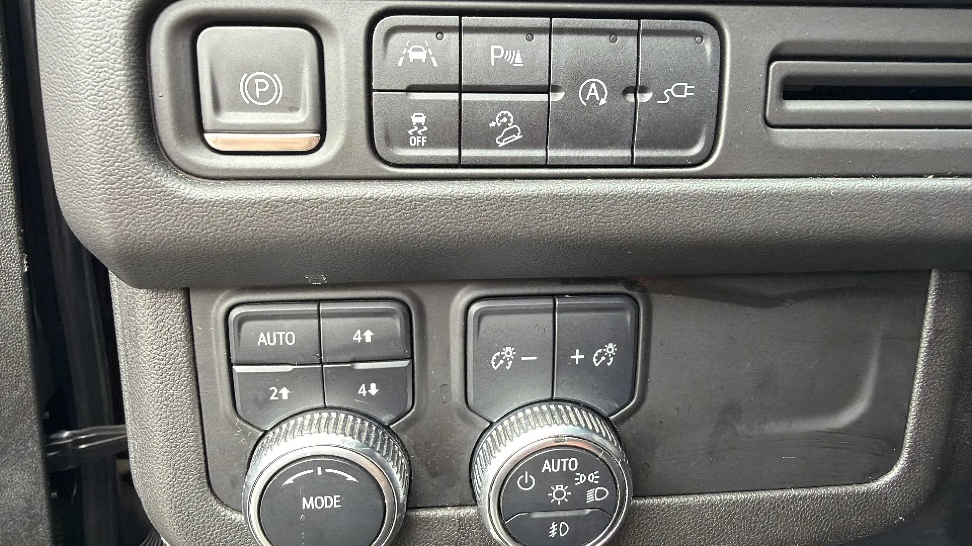Used 2022 GMC Yukon AT4 AWD/4WD image 22