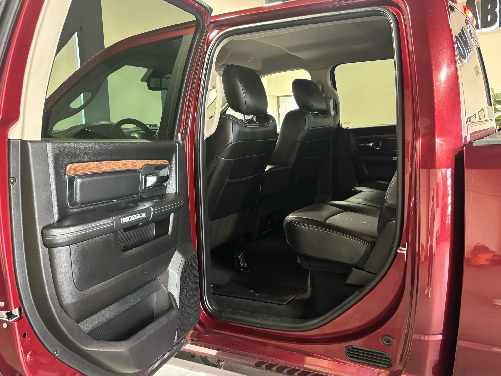 Used 2018 RAM 2500 Laramie AWD/4WD image 12