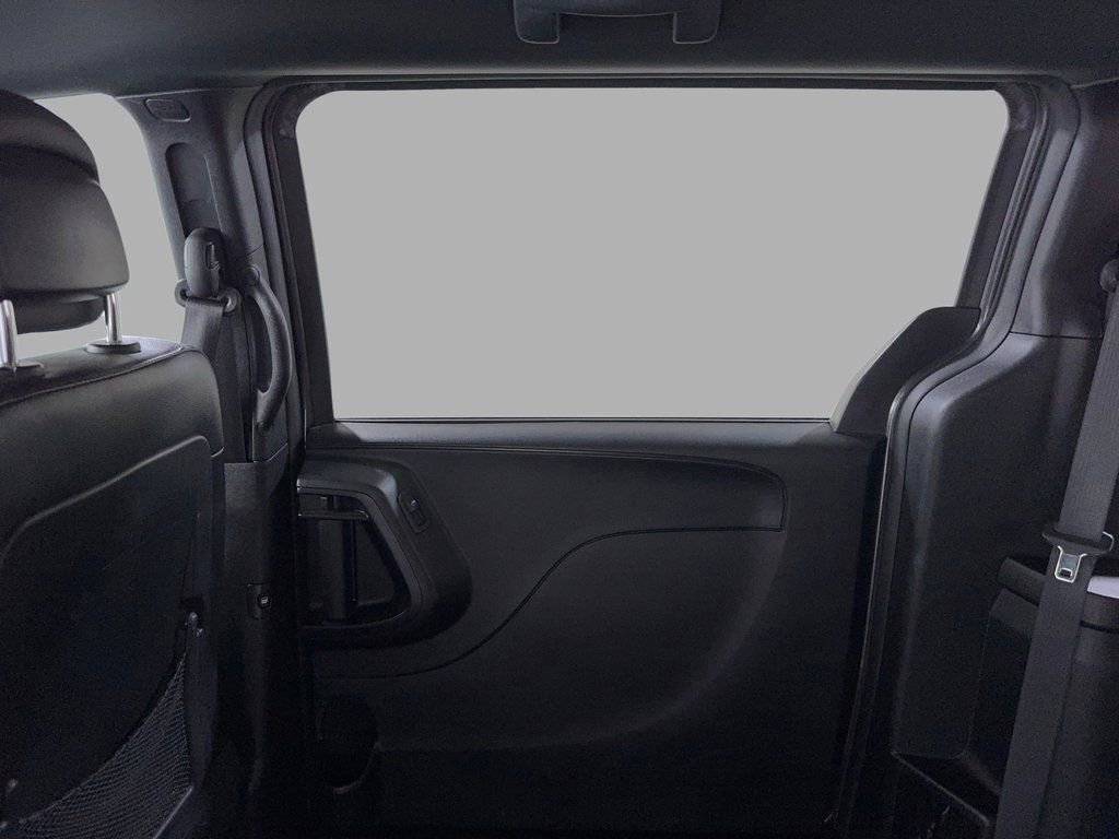 Used 2018 Dodge Grand Caravan SXT w/ Blacktop Package image 43