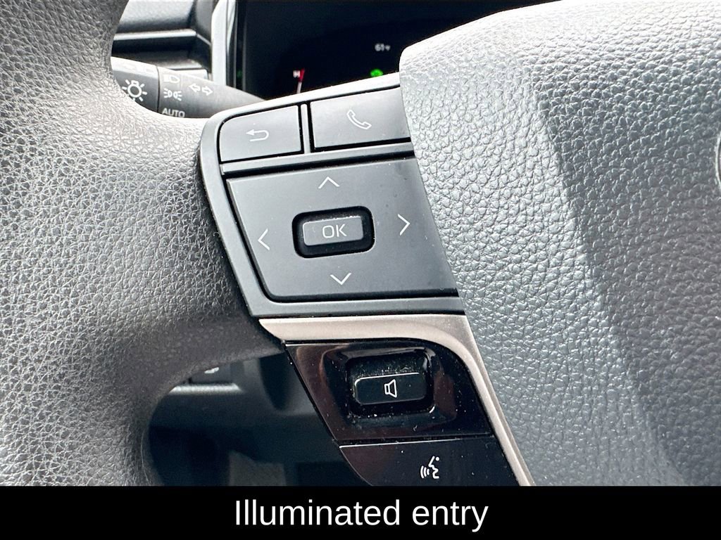 Used 2025 Toyota Camry LE image 10