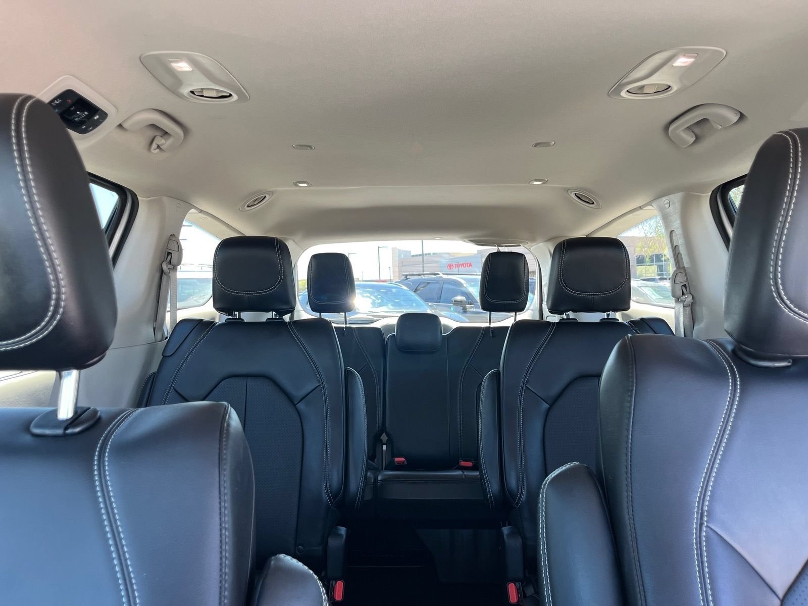 Used 2024 Chrysler Pacifica Touring-L FWD image 29