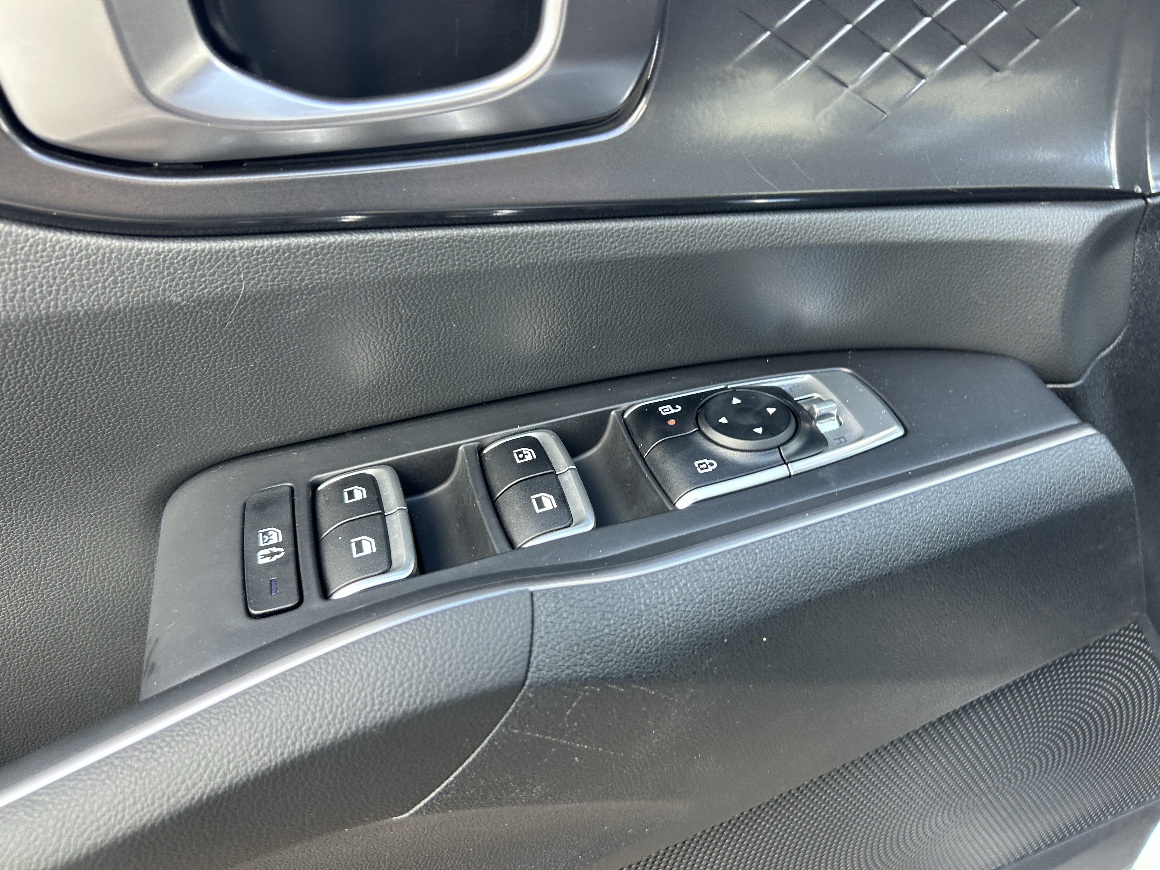 Certified 2025 Kia Sorento LX FWD image 31
