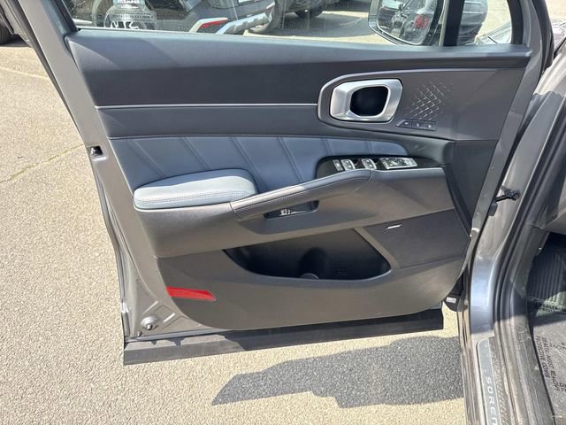 Used 2025 Kia Sorento SX Prestige image 9
