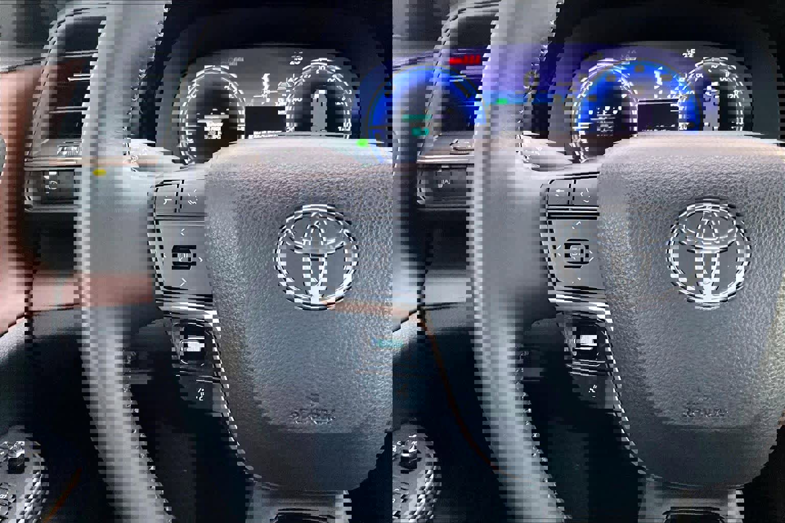 Used 2023 Toyota Crown Limited image 23