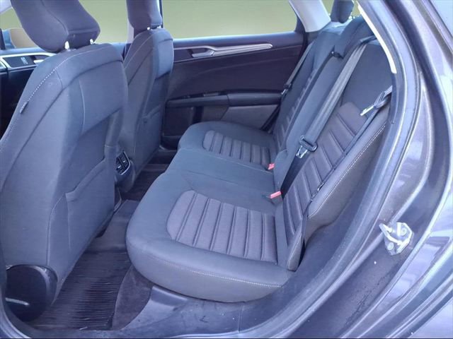 Used 2017 Ford Fusion SE w/ Fusion SE Technology Package image 11