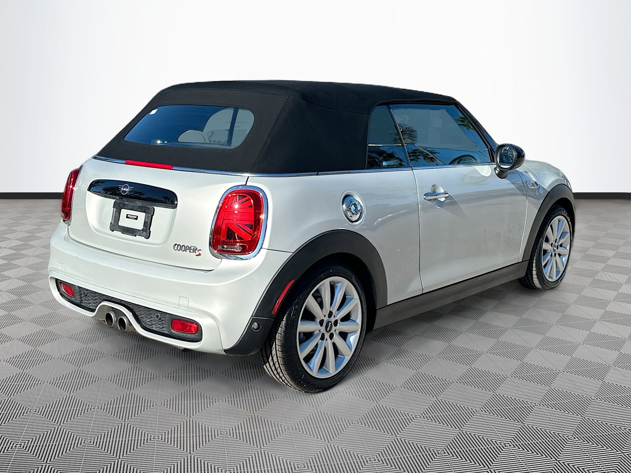 Used 2019 MINI Cooper S w/ Signature Upholstery Package image 7