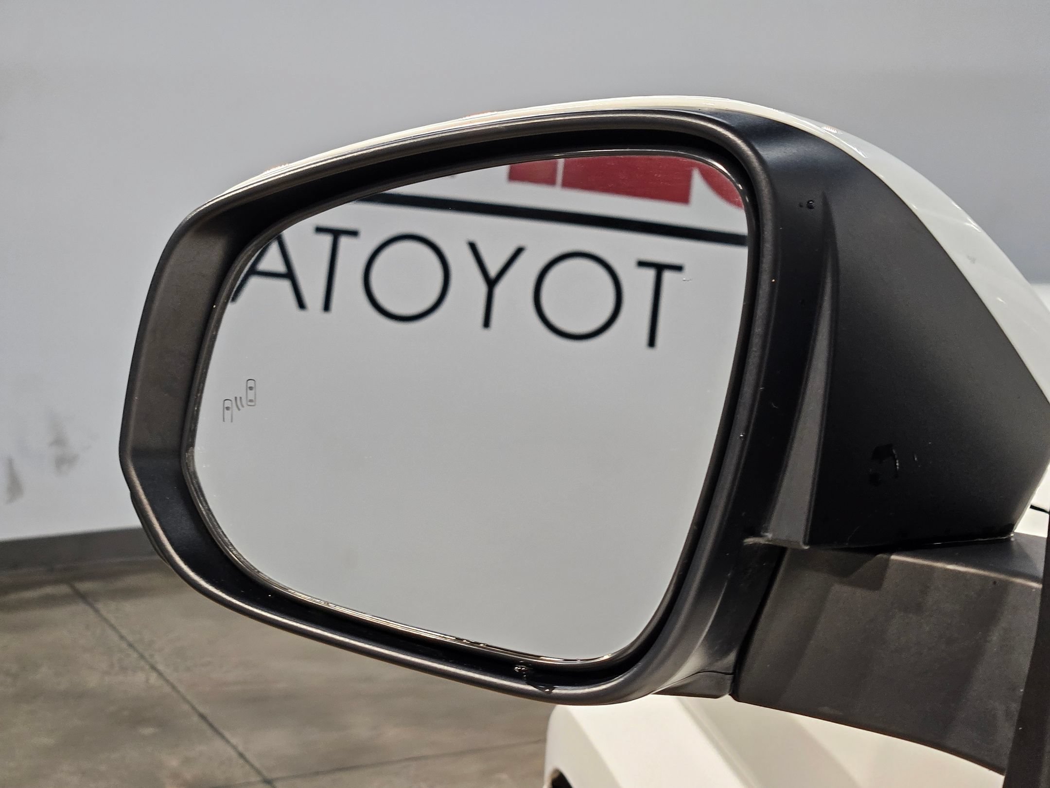 Used 2025 Toyota Tacoma SR5 AWD/4WD image 22