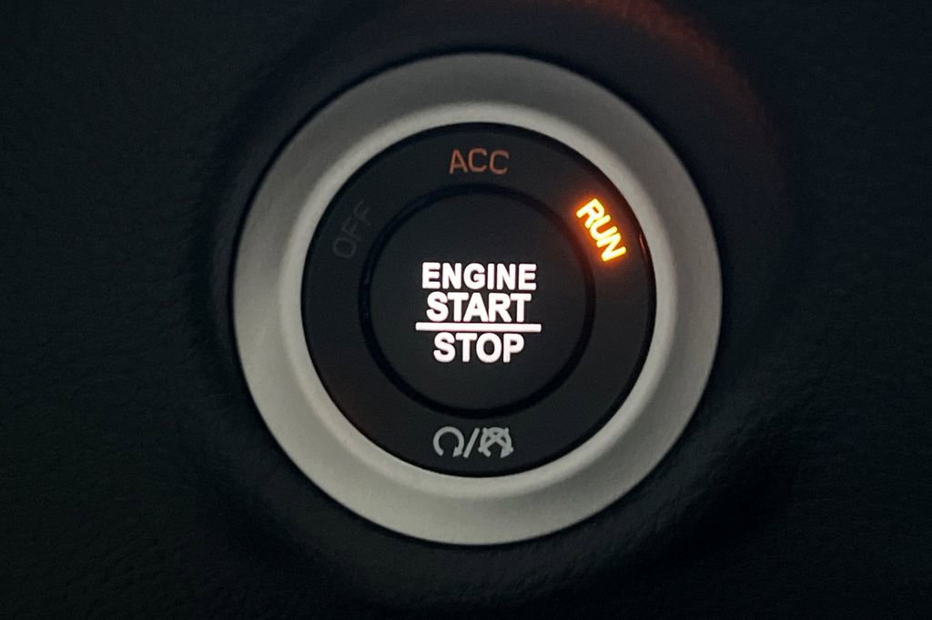 New 2026 Chrysler Pacifica Limited w/ Uconnect Theater Family Group image 25