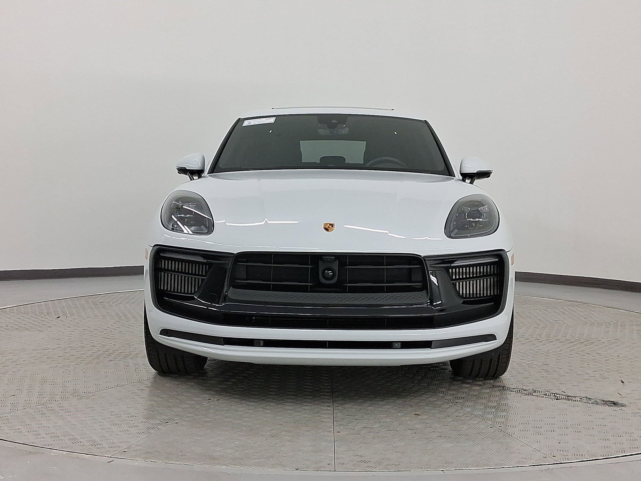 Certified 2025 Porsche Macan GTS image 6