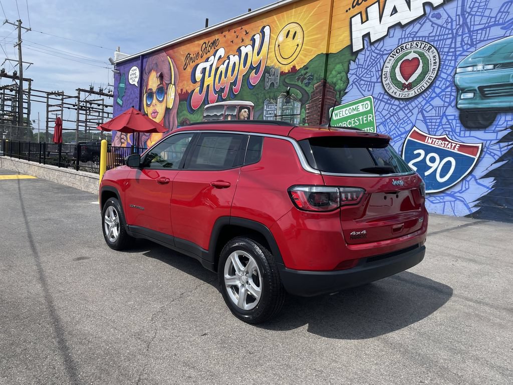 Used 2024 Jeep Compass Latitude AWD/4WD image 3