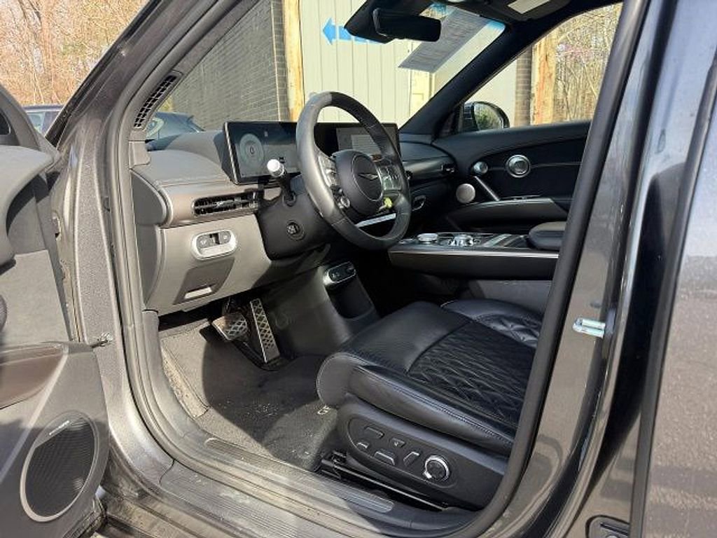 Used 2023 Genesis GV60 Performance image 4