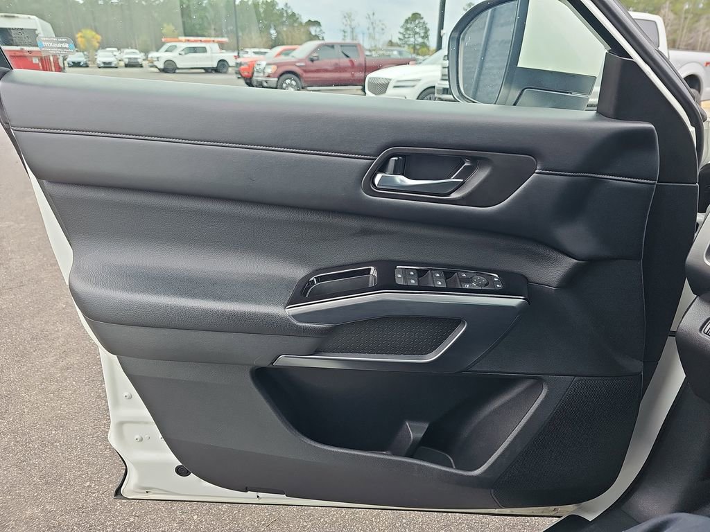 Used 2024 Nissan Pathfinder SL w/ SL Premium Package image 32